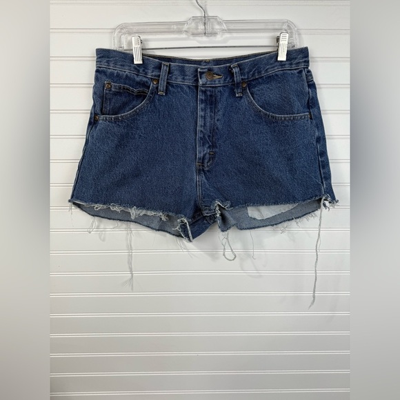 Wrangler women’s cut off denim shorts. Size 32. - Picture 1 of 6